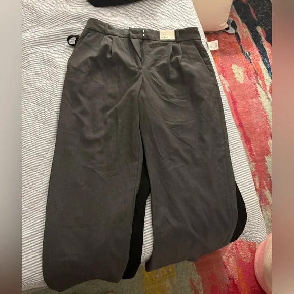 Abercrombie & Fitch Trousers (3 pairs) - Picture 9 of 11